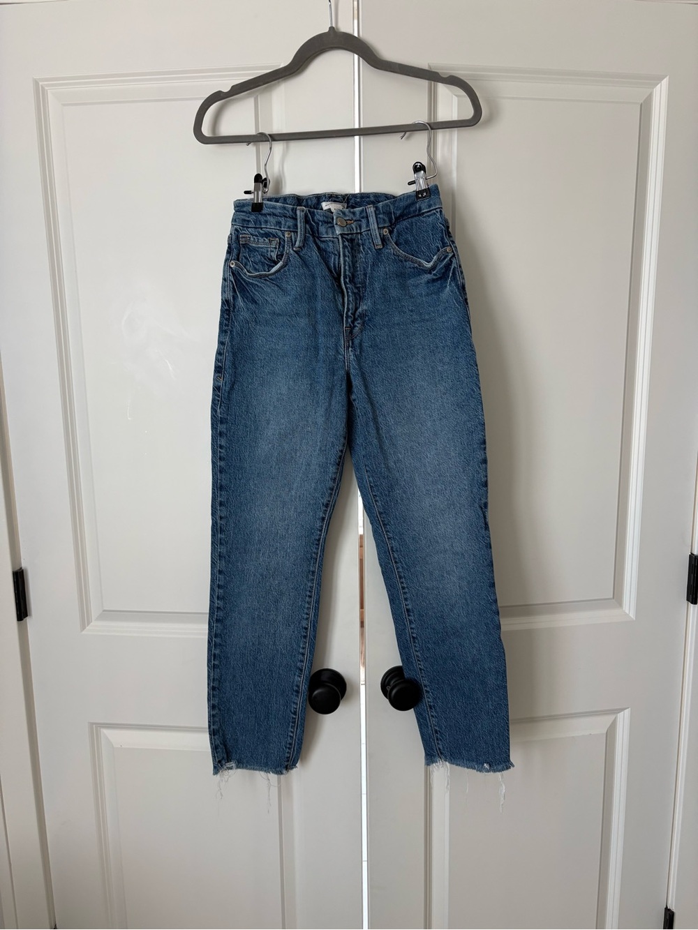 Good American Straight Leg Mid-Blue Jeans